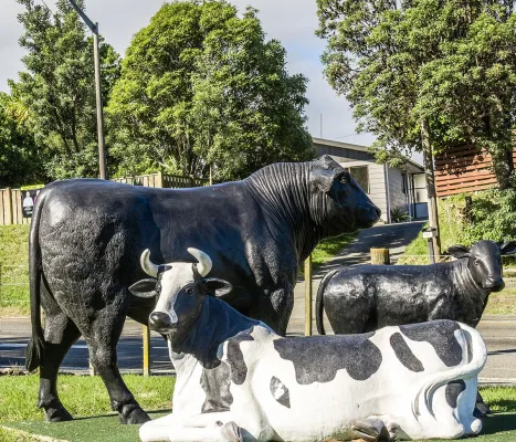 Bulls statues walker park